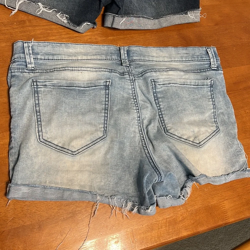 Bundle of distressed Mudd Low Rise MIDI shorts - Picture 7 of 8